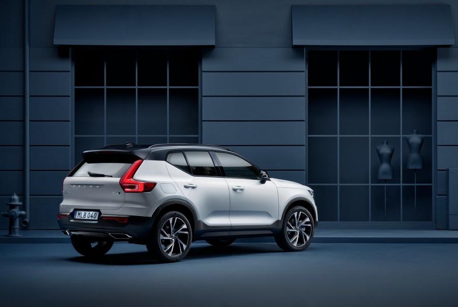  Volvo XC40 T5 R-Design 2017 года  (WW) (фото 2 из 68)